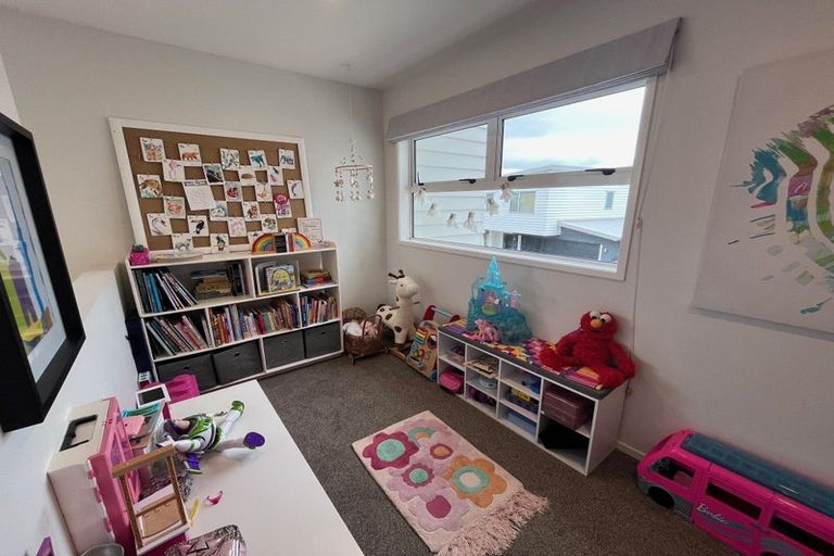 Photo of property in 8 Ruhanui Lane, Pakuranga Heights, Auckland, 2010