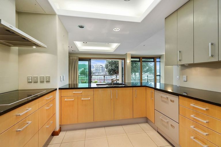 Photo of property in Semple House, 1b/84 Oriental Parade, Oriental Bay, Wellington, 6011