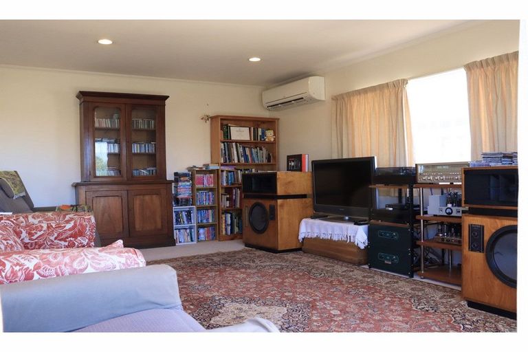 Photo of property in 2/5 Anne Road, Hillcrest, Auckland, 0627