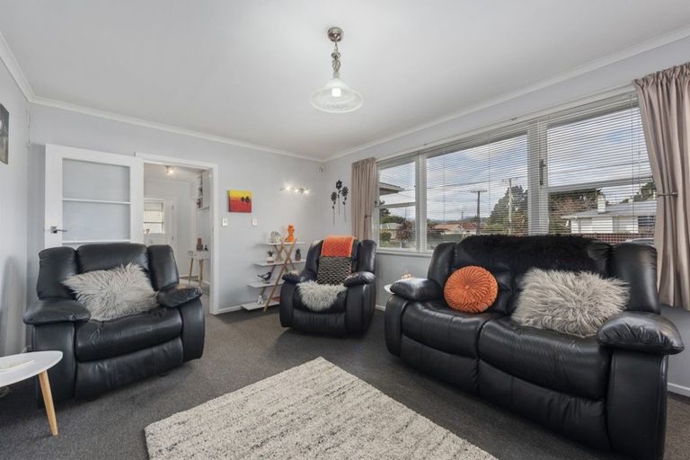 Photo of property in 41 Totara Park Road, Clouston Park, Upper Hutt, 5018