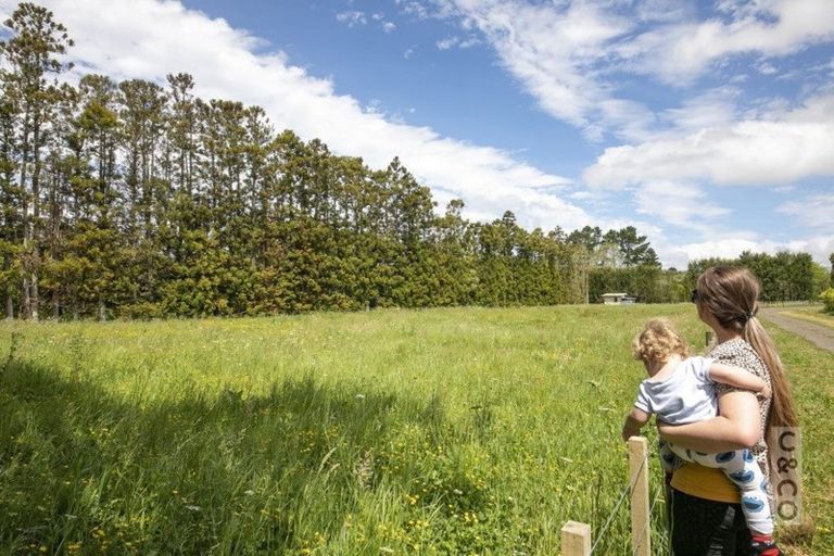 Photo of property in 902 Old North Road, Waimauku, 0882
