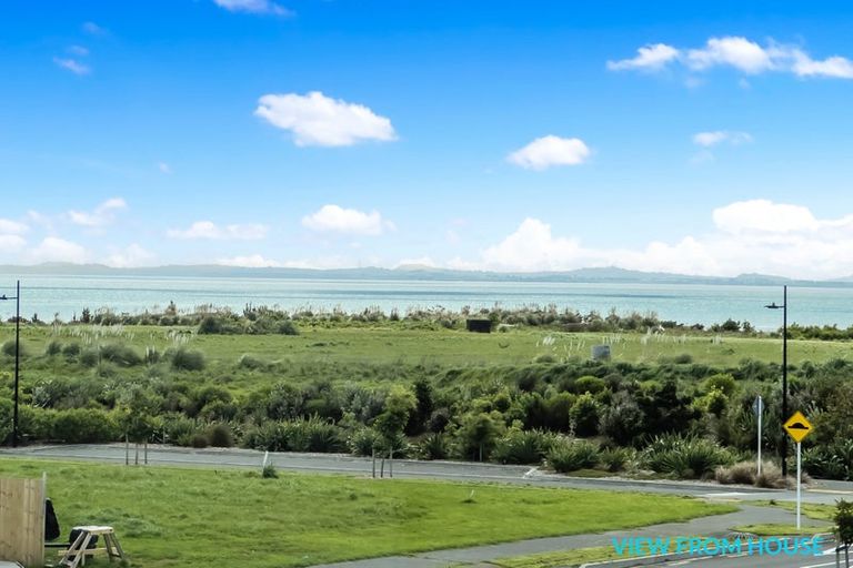 Photo of property in 1 Ritetai Street, Clarks Beach, 2122