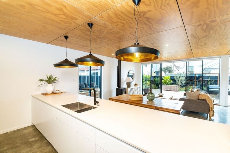 Photo of property in 52 Charles Street, Westshore, Napier, 4110