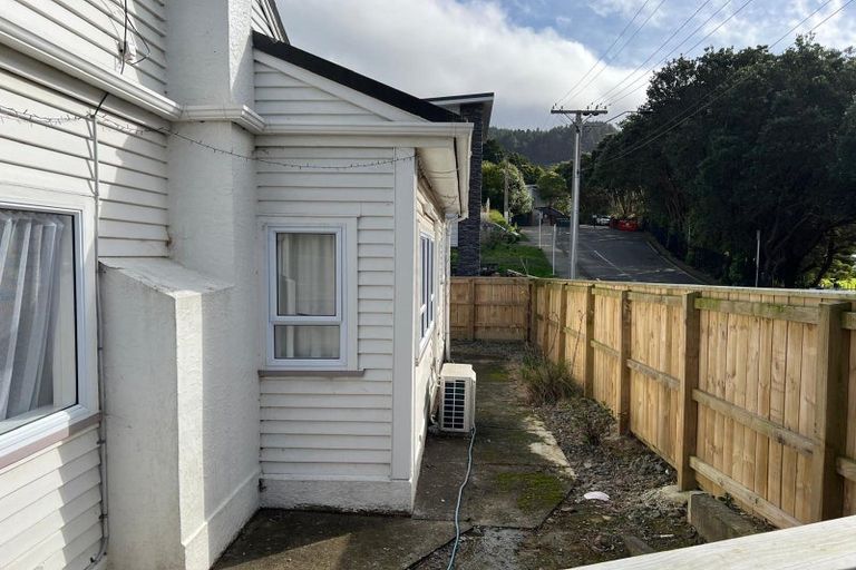 Photo of property in 22 Hampton Hill Road, Tawa, Wellington, 5028