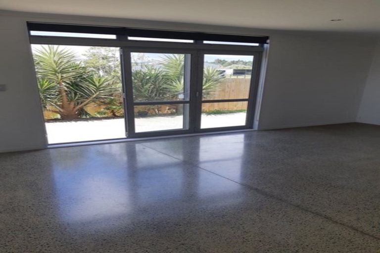 Photo of property in 25 Ocean View Rise, Ruakaka, 0116