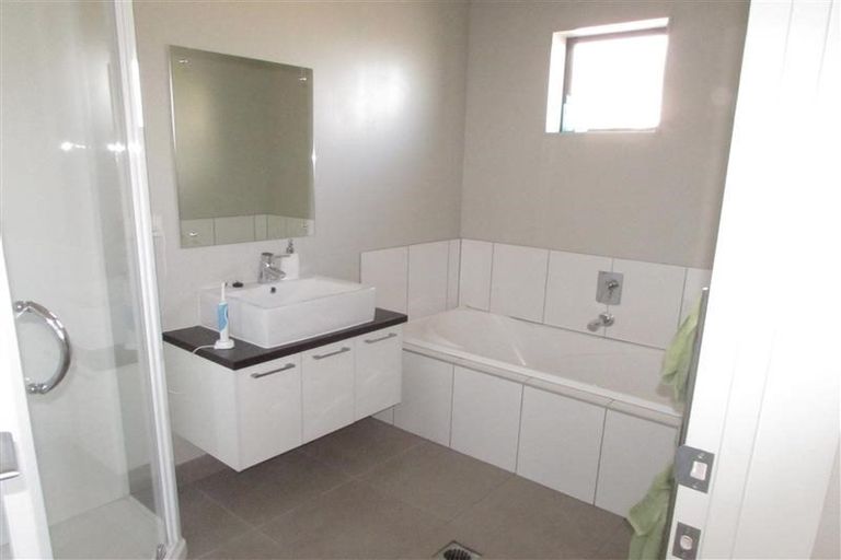 Photo of property in 27 Harrowglen Drive, Northcross, Auckland, 0632