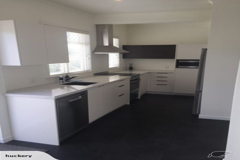 Photo of property in 27 Coates Street, Tawa, Wellington, 5028