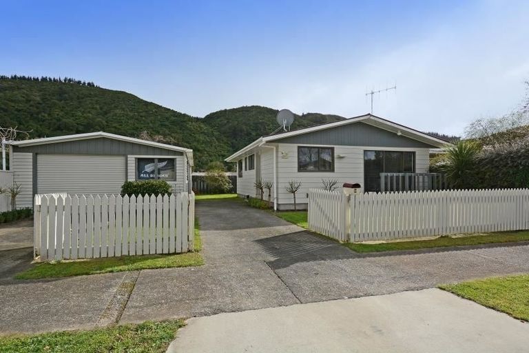 Photo of property in 1/6 Gemstone Drive, Birchville, Upper Hutt, 5018