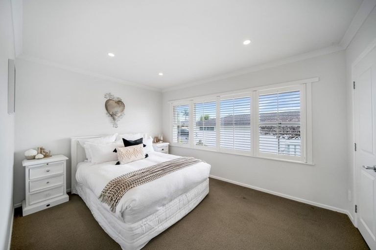 Photo of property in 11 The Anchorage, Sunnyhills, Auckland, 2010