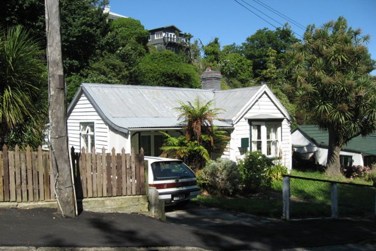 Photo of property in 34 Hawkhurst Road, Lyttelton, 8082