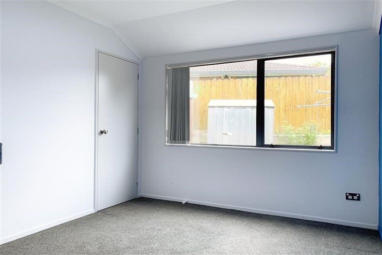 Photo of property in 18 Plumstead Rise, Glen Eden, Auckland, 0602