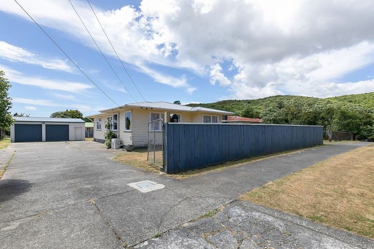 Photo of property in 19 Cardiff Crescent, Cannons Creek, Porirua, 5024