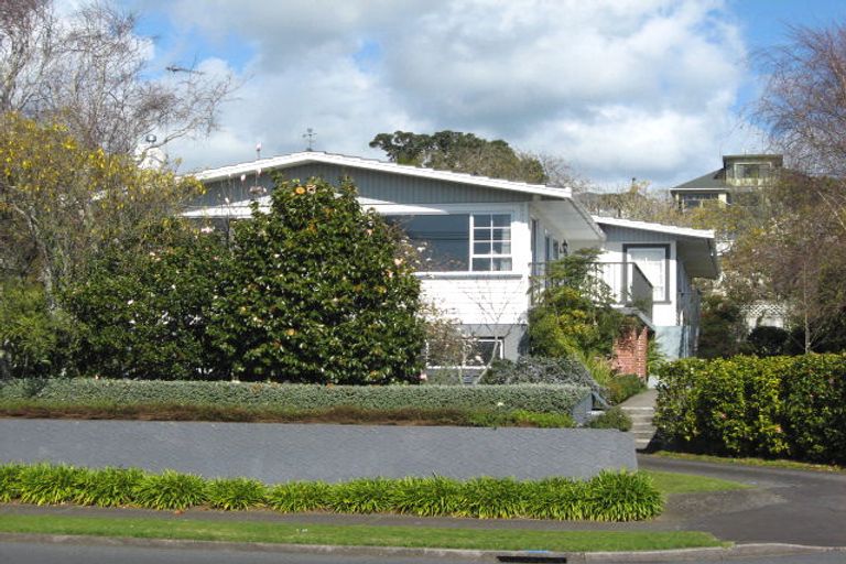 Photo of property in 28 Rimu Street, Strandon, New Plymouth, 4312