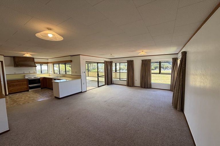 Photo of property in 11 Waiwera Place, Waiwera, Orewa, 0994