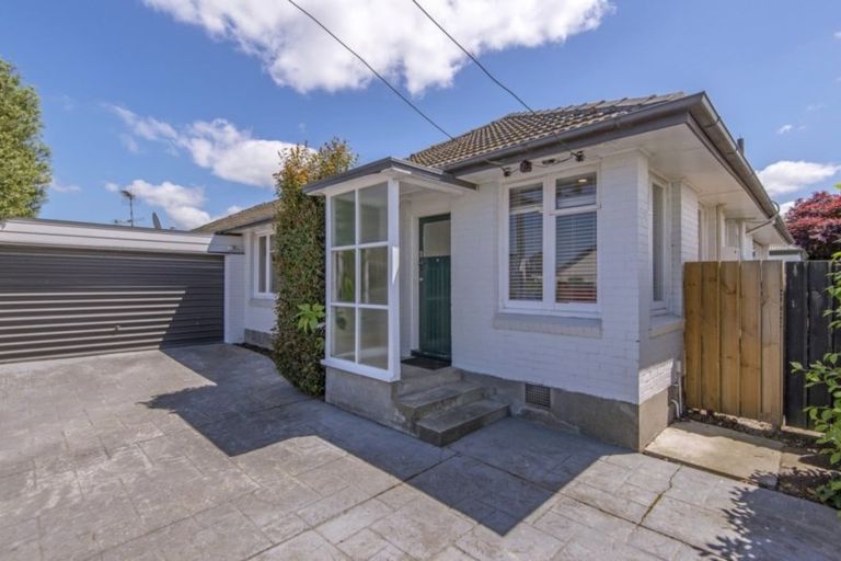 Photo of property in 1/6 Penhelig Place, Burnside, Christchurch, 8053