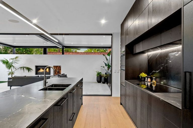 Photo of property in 17a Roland Road, Greenhithe, Auckland, 0632