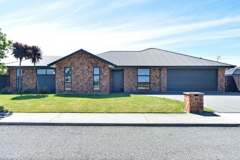 Photo of property in 64 Acacia Avenue, Rangiora, 7400