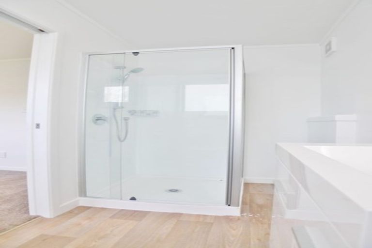 Photo of property in 192 Henderson Valley Road, Henderson, Auckland, 0612