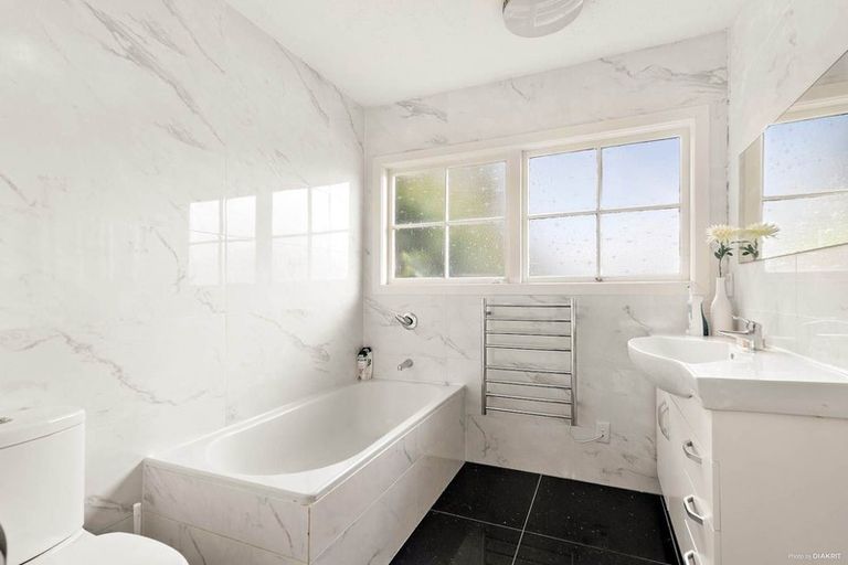 Photo of property in 73 Hutchinsons Road, Bucklands Beach, Auckland, 2014