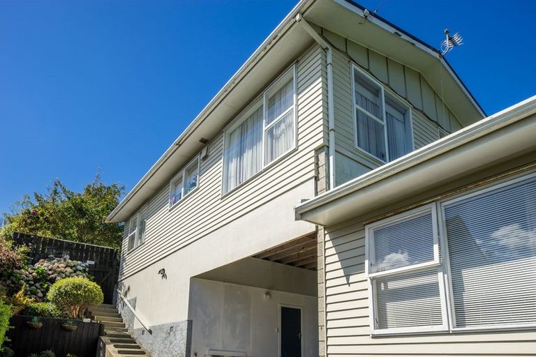 Photo of property in 2/24 Bell Street, Tawa, Wellington, 5028