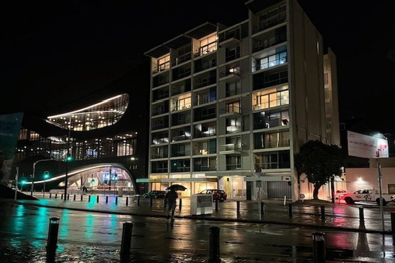 Photo of property in Portal Apartments, 8e/42 Cable Street, Te Aro, Wellington, 6011