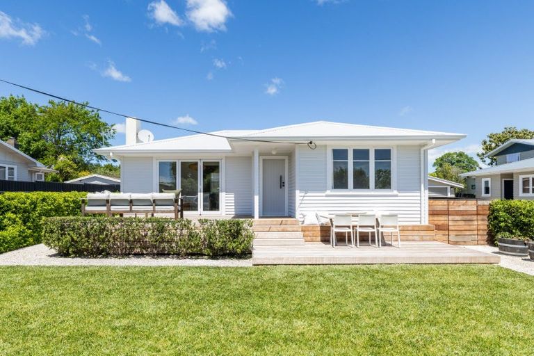 Photo of property in 12 Nimon Street, Havelock North, 4130