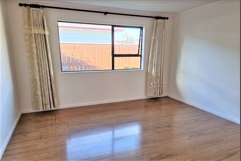 Photo of property in 71a Cambridge Terrace, Waterloo, Lower Hutt, 5011