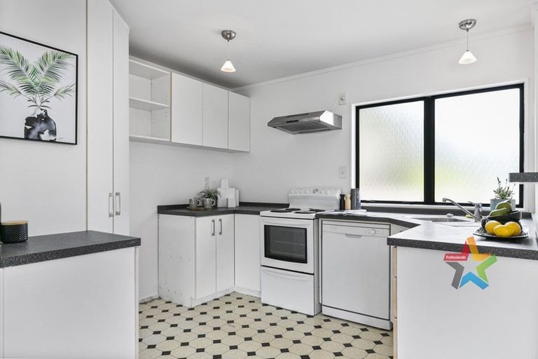 Photo of property in 113 Houghton Bay Road, Houghton Bay, Wellington, 6023