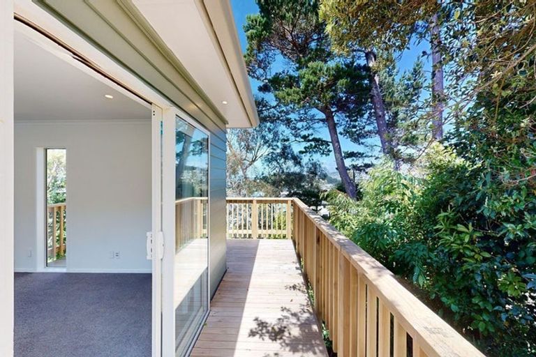 Photo of property in 3 Dunmail Way, Newlands, Wellington, 6037