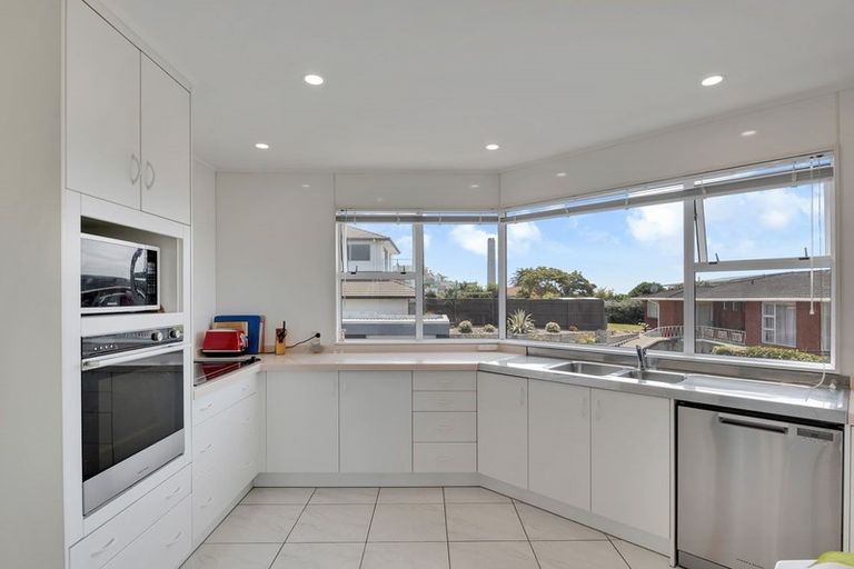 Photo of property in 6 Scott Street, Moturoa, New Plymouth, 4310