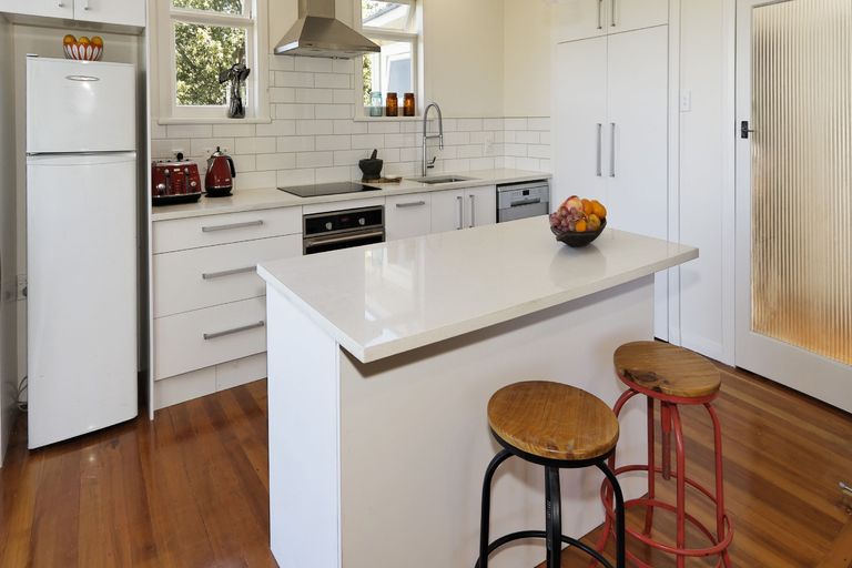 Photo of property in 3 Roland Hill, Glen Eden, Auckland, 0602