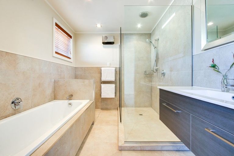 Photo of property in 3 Moana Place, Taradale, Napier, 4112