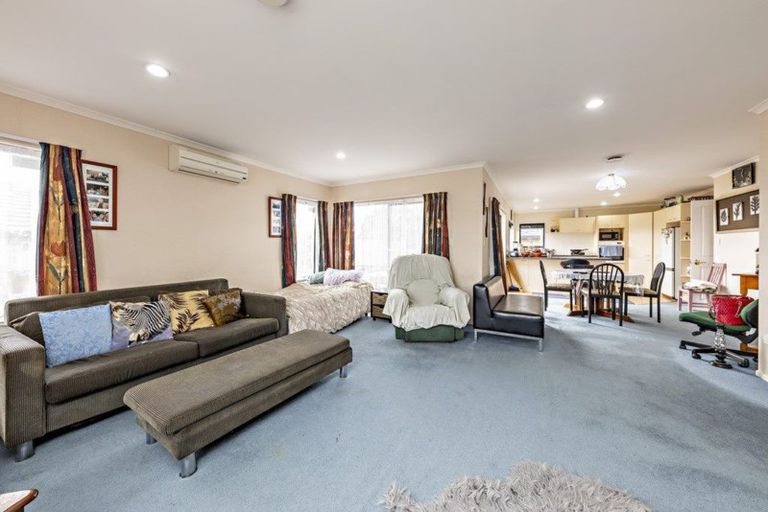 Photo of property in 23 Pitt Avenue, Clendon Park, Auckland, 2103