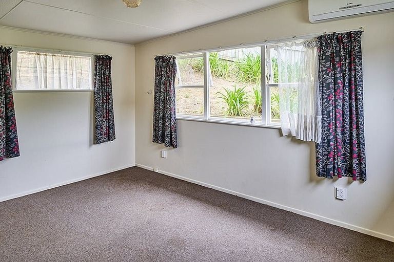 Photo of property in 4 Thomson Grove, Stokes Valley, Lower Hutt, 5019