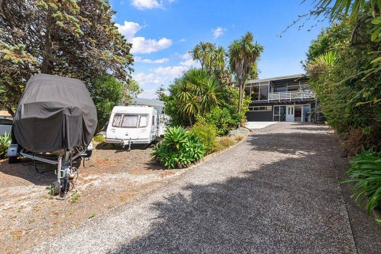 Photo of property in 107 Tiroroa Avenue, Te Atatu South, Auckland, 0610