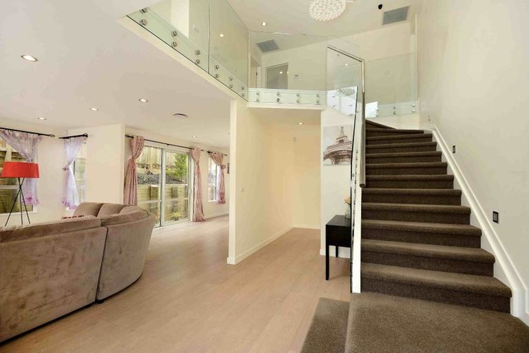 Photo of property in 39 Harrowglen Drive, Northcross, Auckland, 0632