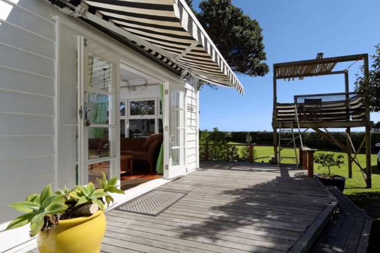 Photo of property in 64 Beach Valley Road, Piha, 0772