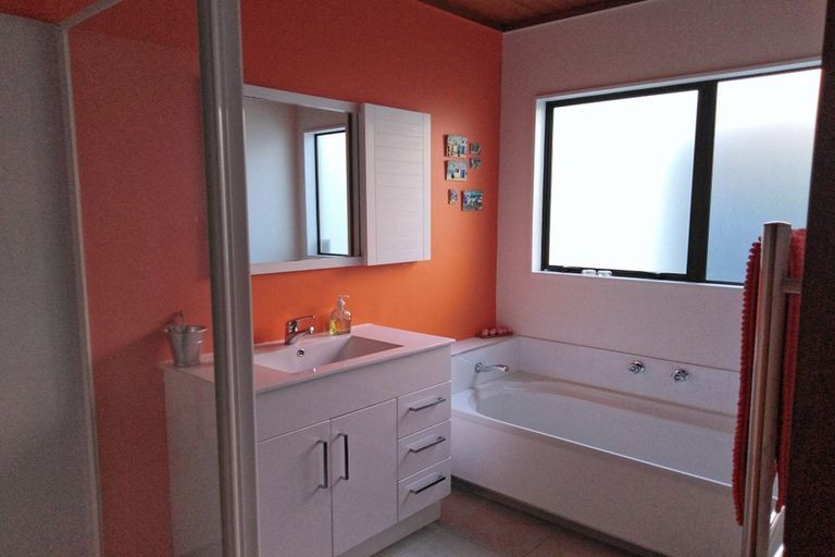 Photo of property in 22 Satara Crescent, Khandallah, Wellington, 6035