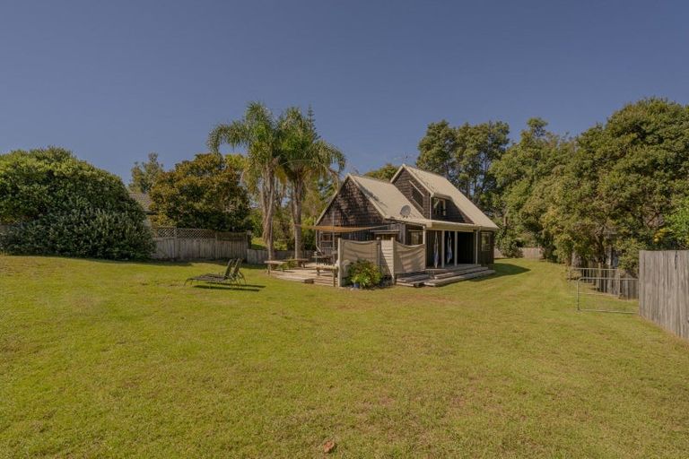 Photo of property in 105 Puriri Place, Matarangi, Whitianga, 3592