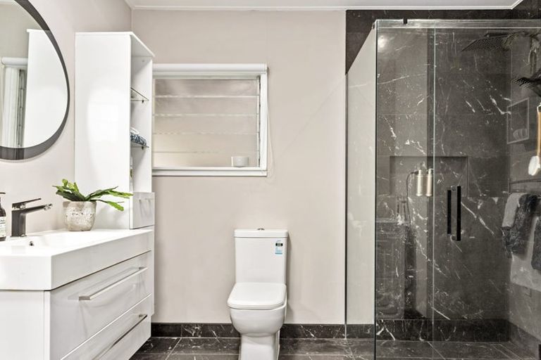 Photo of property in 1 Ngaio Road, Titirangi, Auckland, 0604