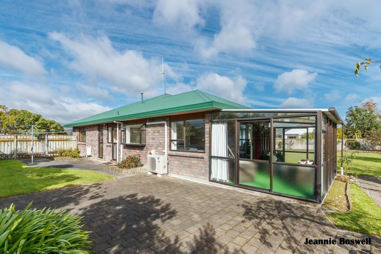 Photo of property in 19 Clearview Drive, Milson, Palmerston North, 4414