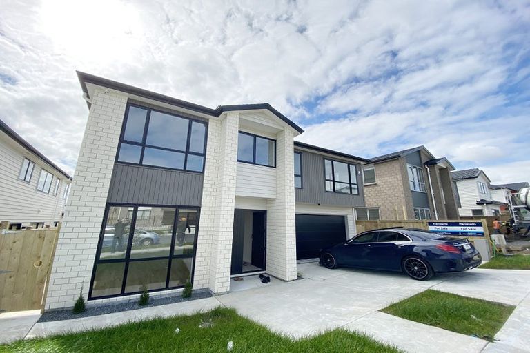 Photo of property in 2 Clonmany Road, Flat Bush, Auckland, 2019