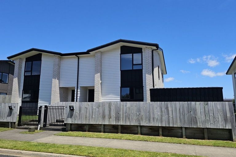 Photo of property in 25 Discovery Place, Marfell, New Plymouth, 4310