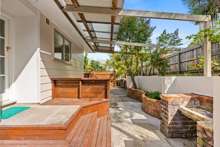 Photo of property in 1/56 Lavery Place, Sunnynook, Auckland, 0632