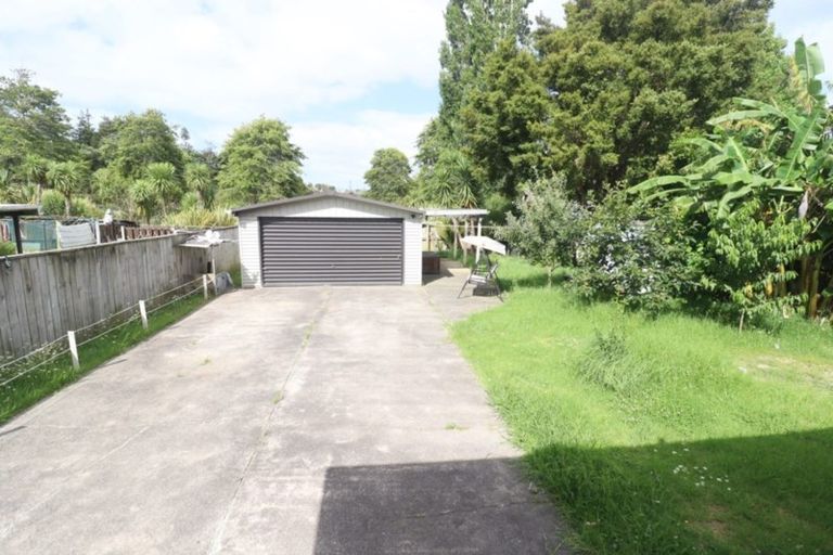 Photo of property in 4 La Rosa Street, Green Bay, Auckland, 0604