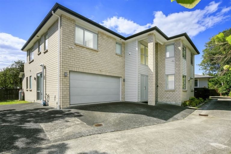Photo of property in 19 Lynden Avenue, Hillcrest, Auckland, 0627
