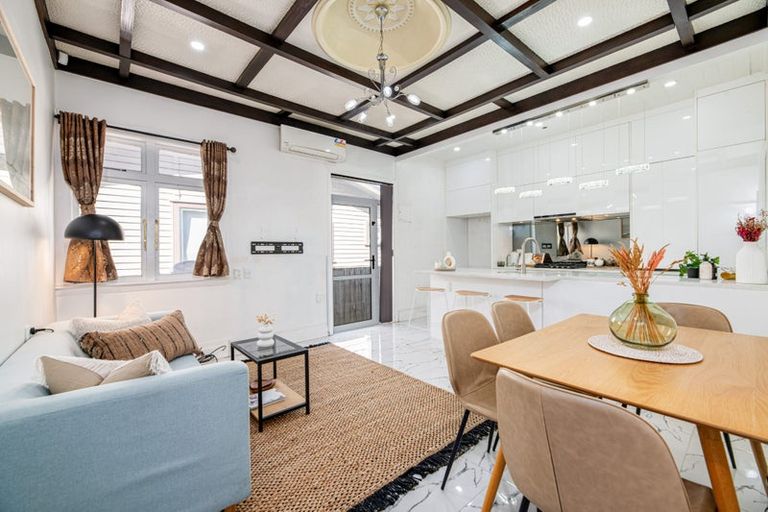 Photo of property in 118a Hutchinson Avenue, New Lynn, Auckland, 0600