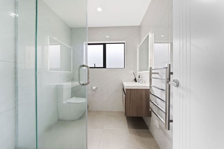 Photo of property in 222c Pakuranga Road, Pakuranga Heights, Auckland, 2010