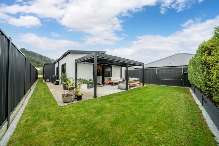 Photo of property in 16 Buddle Road, Wallaceville, Upper Hutt, 5018