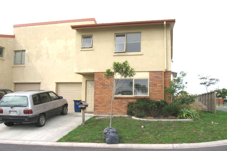 Photo of property in 1 Gina Avenue, Ranui, Auckland, 0612